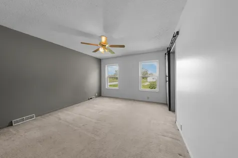40 East Livingston Street Godley IL 60407