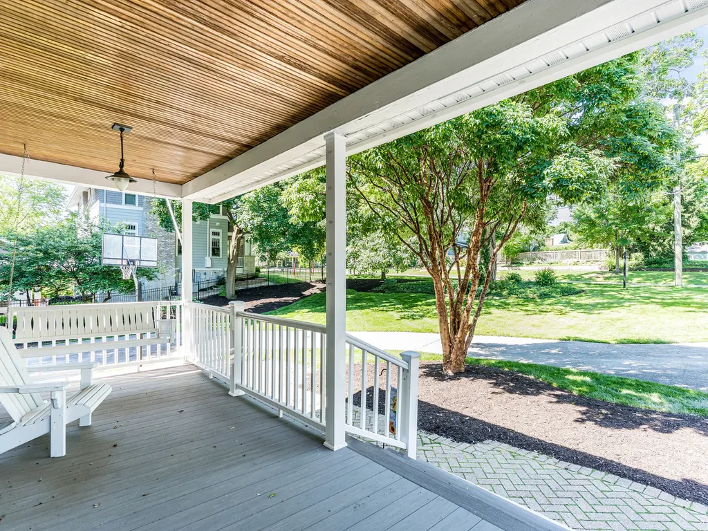 473 North Montclair Avenue Glen Ellyn IL 60137