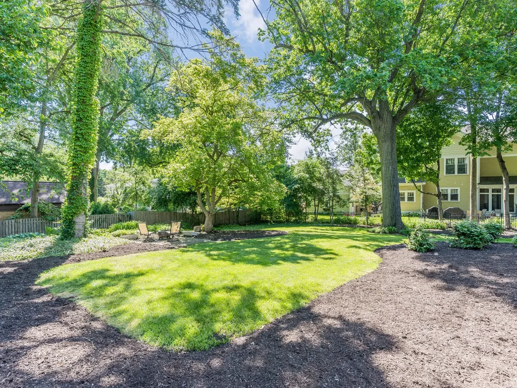 473 North Montclair Avenue Glen Ellyn IL 60137