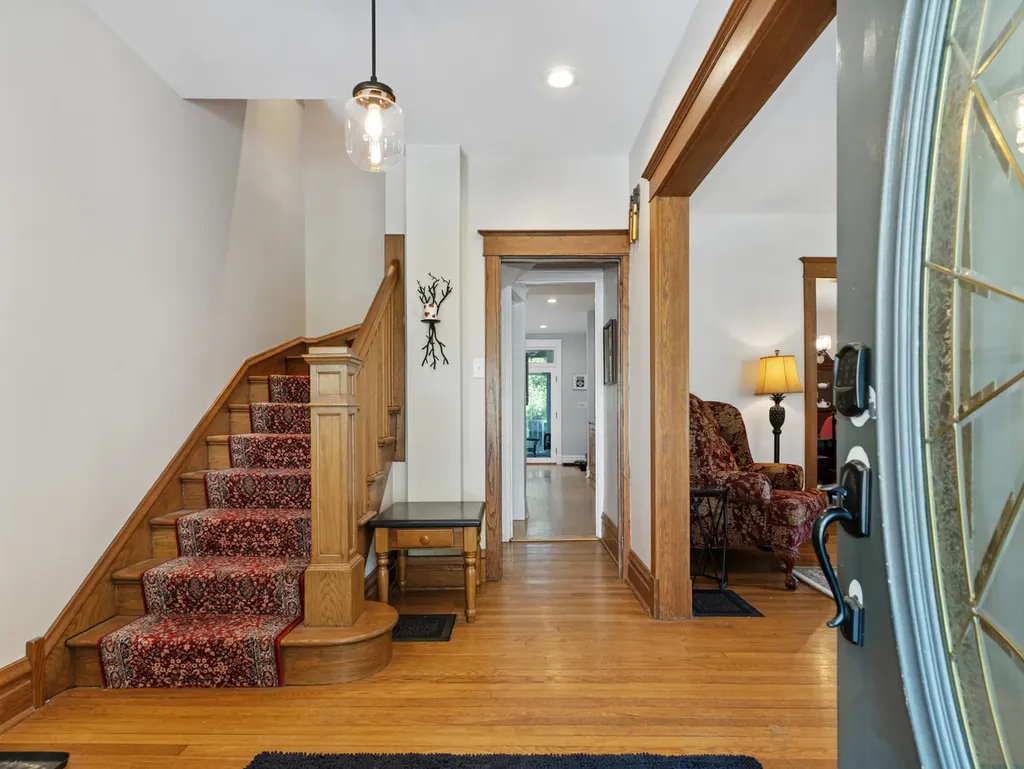 473 North Montclair Avenue Glen Ellyn IL 60137