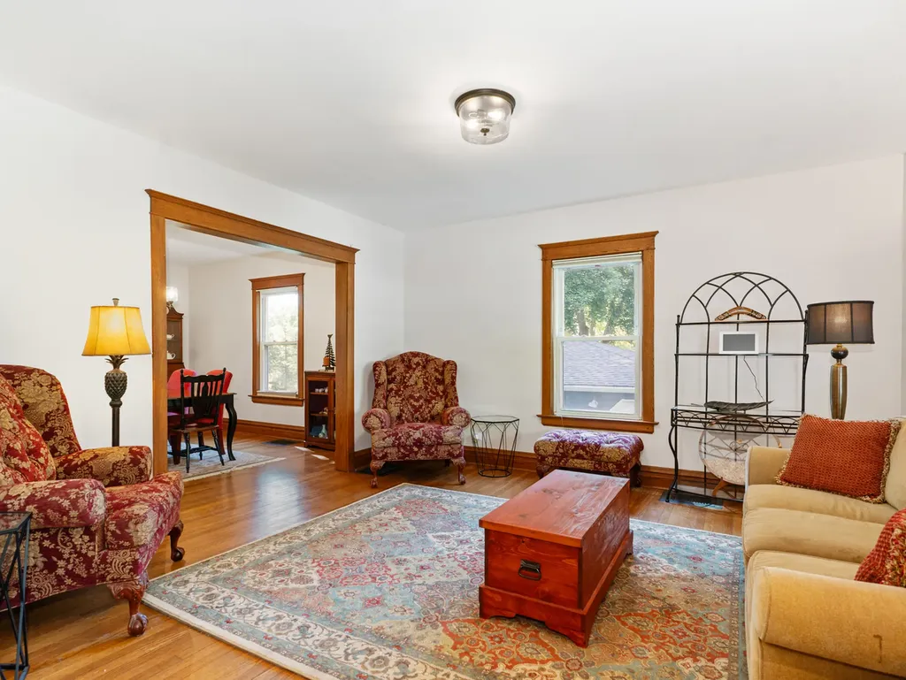 473 North Montclair Avenue Glen Ellyn IL 60137