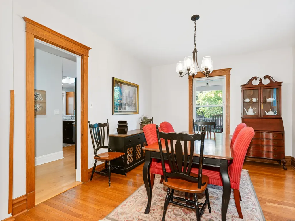 473 North Montclair Avenue Glen Ellyn IL 60137