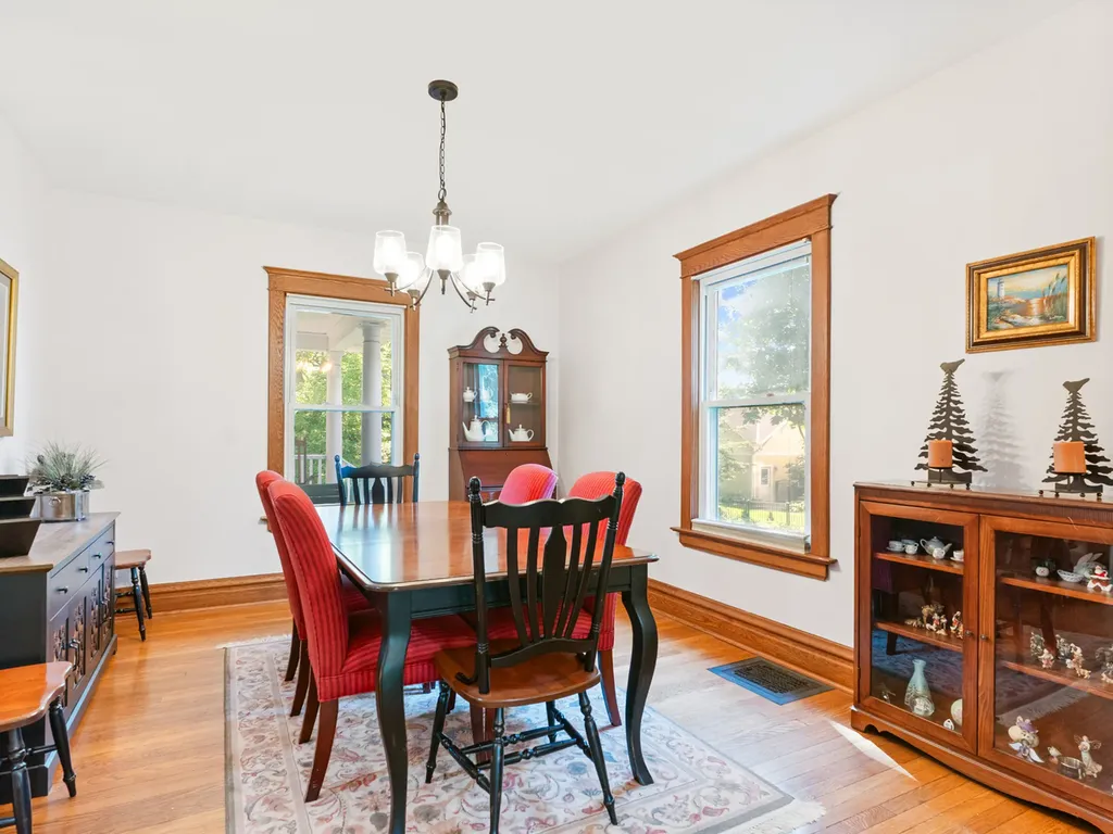 473 North Montclair Avenue Glen Ellyn IL 60137