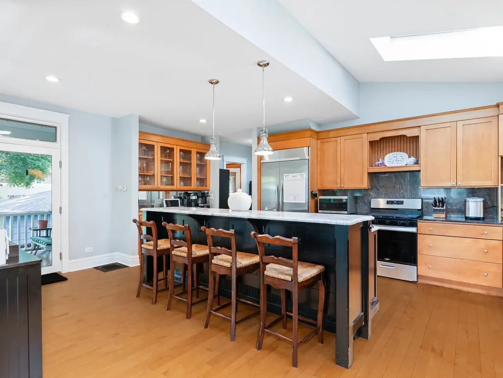 473 North Montclair Avenue Glen Ellyn IL 60137