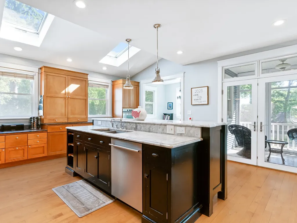 473 North Montclair Avenue Glen Ellyn IL 60137