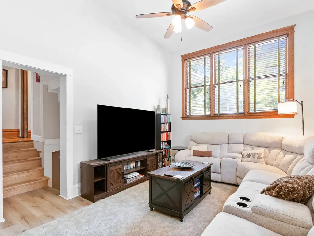473 North Montclair Avenue Glen Ellyn IL 60137