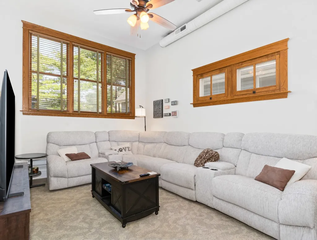 473 North Montclair Avenue Glen Ellyn IL 60137