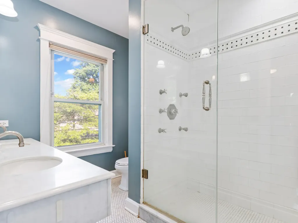 473 North Montclair Avenue Glen Ellyn IL 60137
