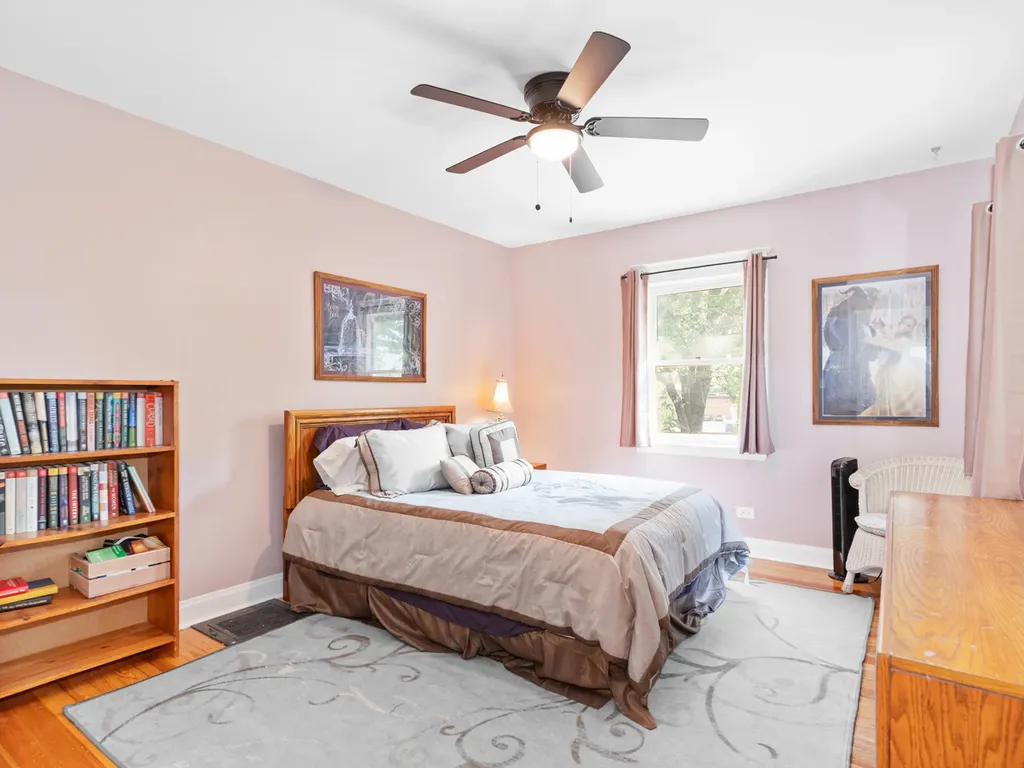 473 North Montclair Avenue Glen Ellyn IL 60137