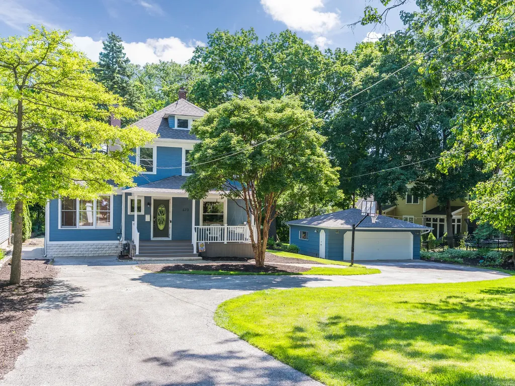 473 North Montclair Avenue Glen Ellyn IL 60137