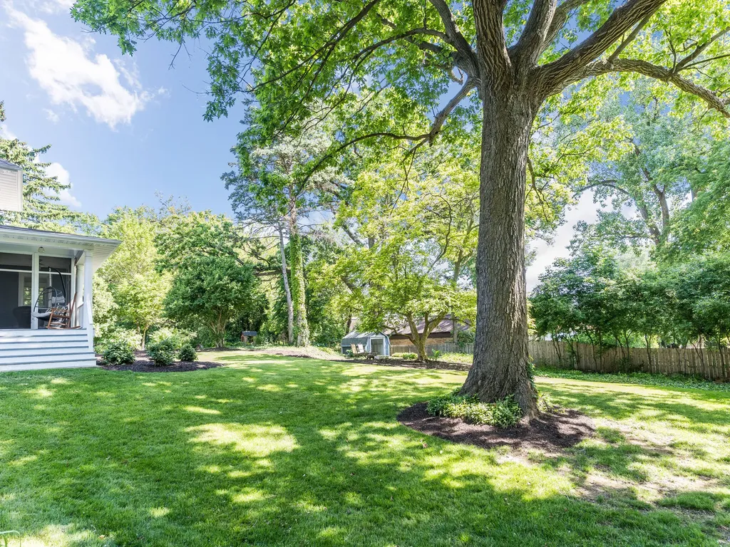 473 North Montclair Avenue Glen Ellyn IL 60137