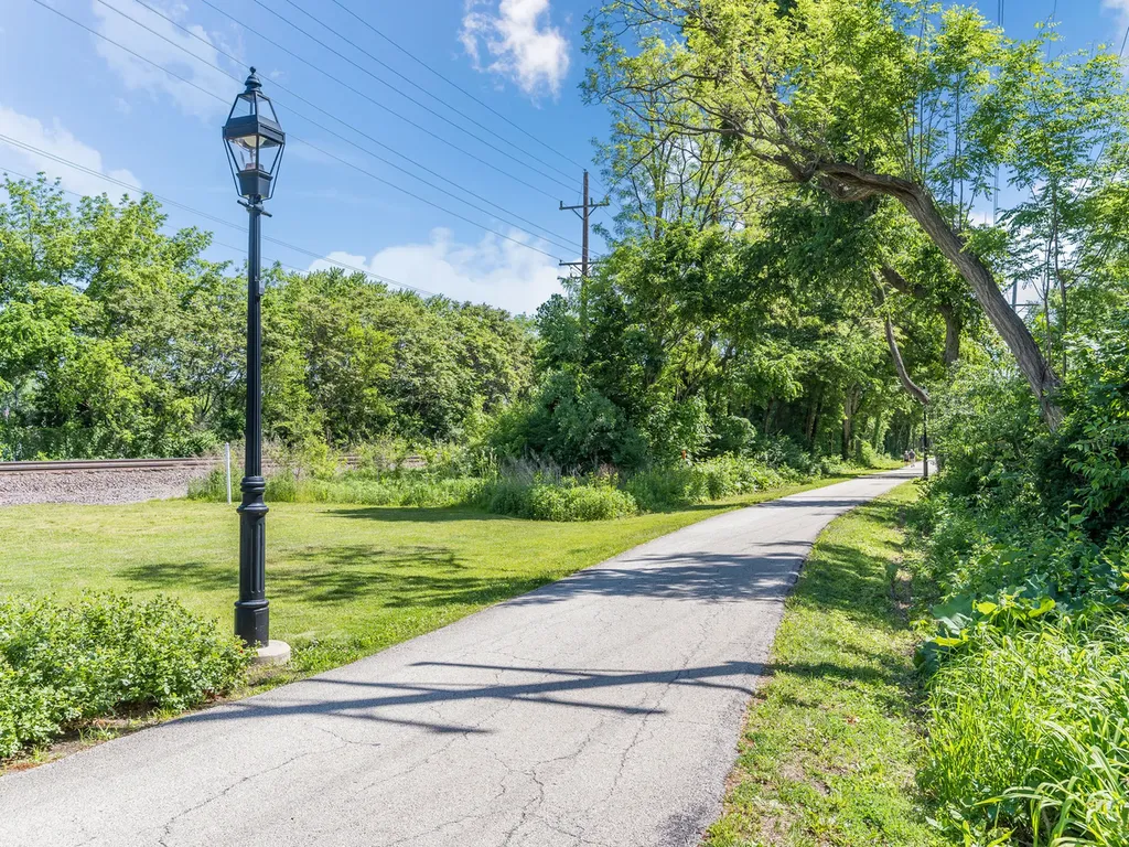 473 North Montclair Avenue Glen Ellyn IL 60137