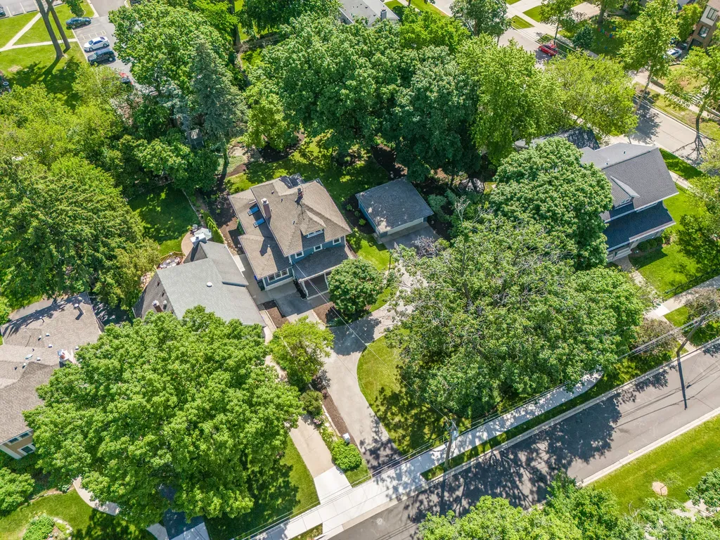 473 North Montclair Avenue Glen Ellyn IL 60137