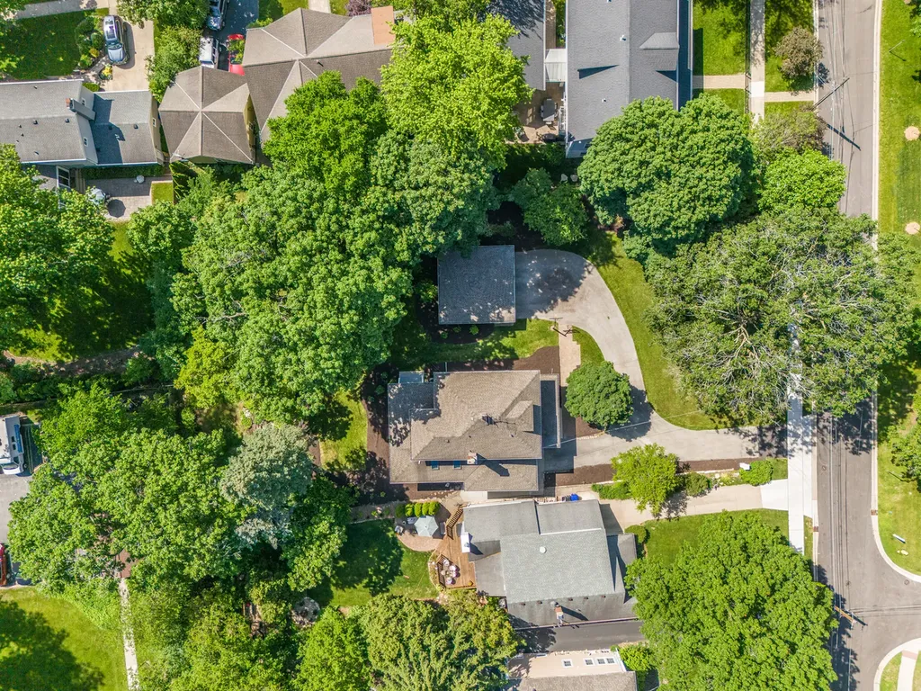 473 North Montclair Avenue Glen Ellyn IL 60137