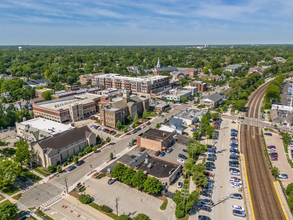 473 North Montclair Avenue Glen Ellyn IL 60137