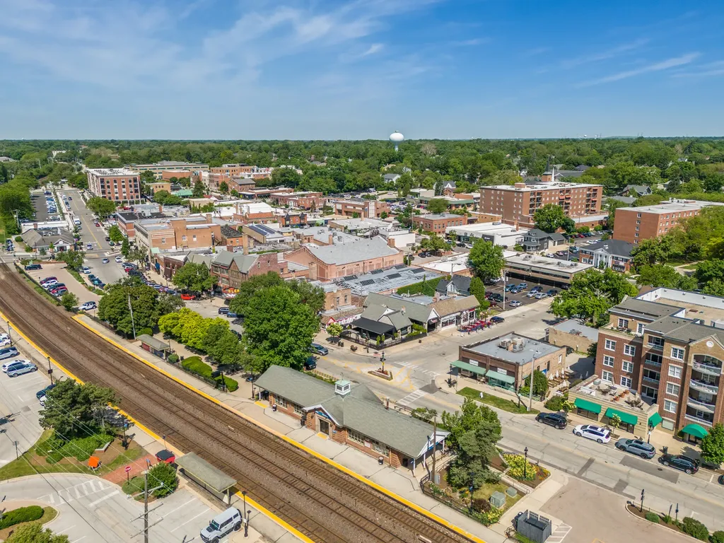 473 North Montclair Avenue Glen Ellyn IL 60137