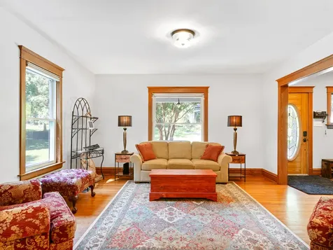 473 North Montclair Avenue Glen Ellyn IL 60137