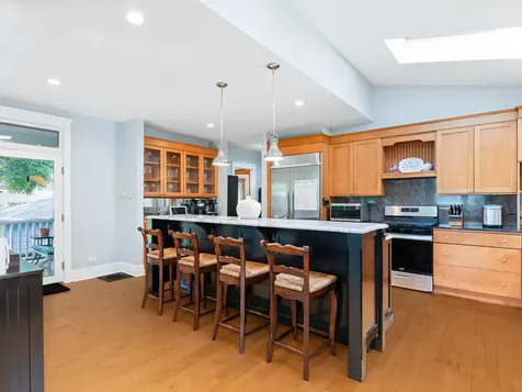 473 North Montclair Avenue Glen Ellyn IL 60137
