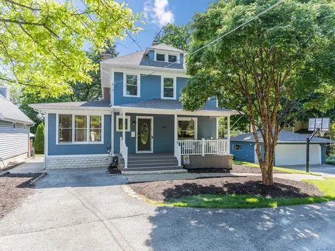 473 North Montclair Avenue Glen Ellyn IL 60137