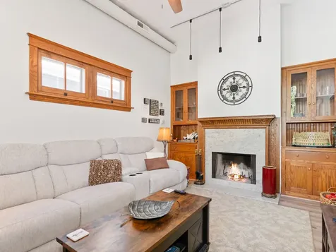 473 North Montclair Avenue Glen Ellyn IL 60137