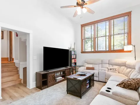 473 North Montclair Avenue Glen Ellyn IL 60137