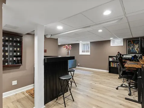 473 North Montclair Avenue Glen Ellyn IL 60137
