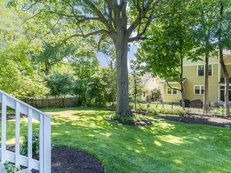 473 North Montclair Avenue Glen Ellyn IL 60137