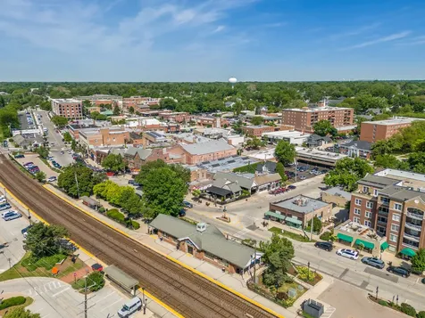 473 North Montclair Avenue Glen Ellyn IL 60137