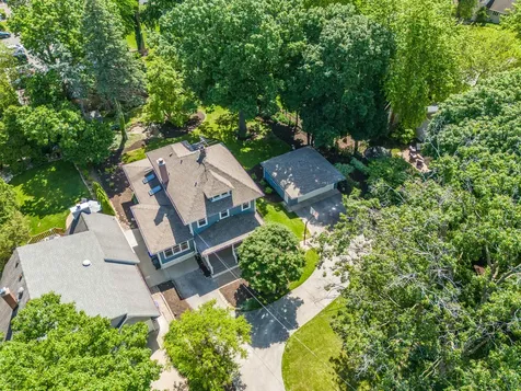 473 North Montclair Avenue Glen Ellyn IL 60137