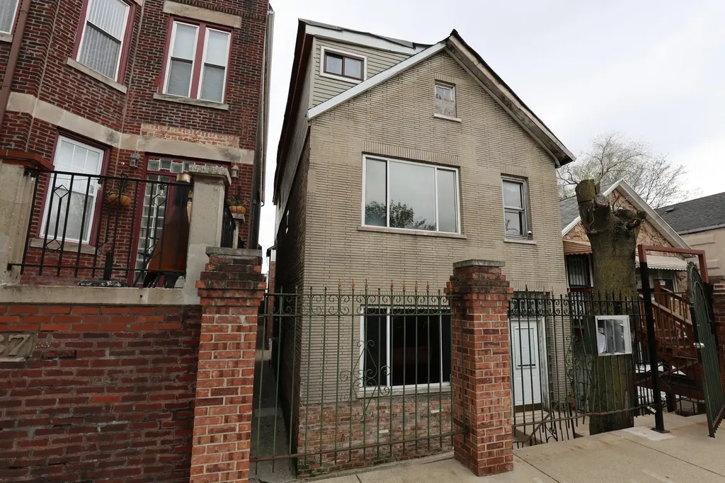 2039 West 18th Place Chicago IL 60608