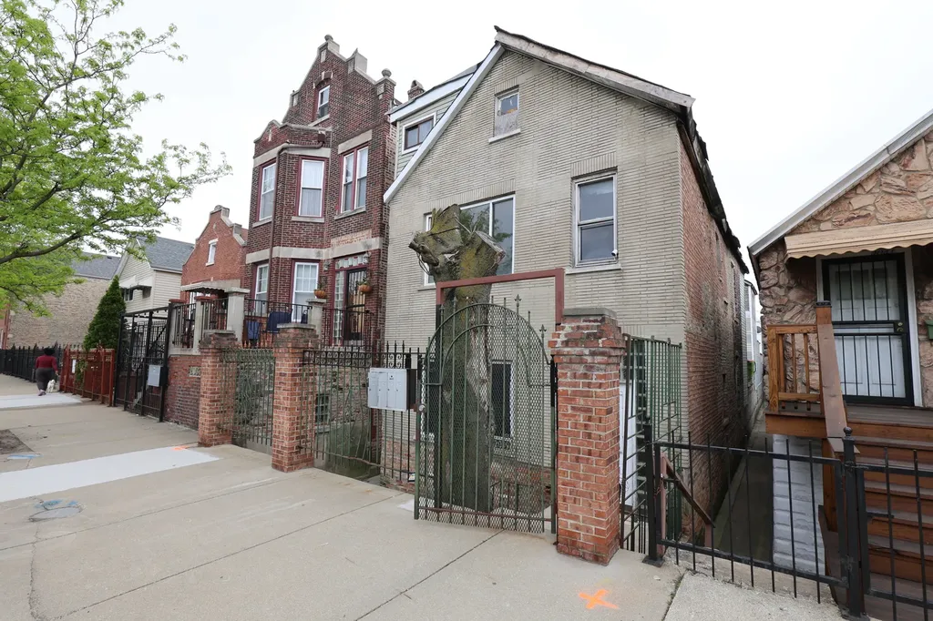 2039 West 18th Place Chicago IL 60608