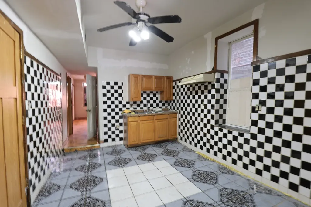 2039 West 18th Place Chicago IL 60608