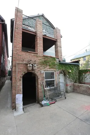 2039 West 18th Place Chicago IL 60608