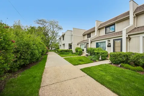 537 Pheasant Court Grayslake IL 60030