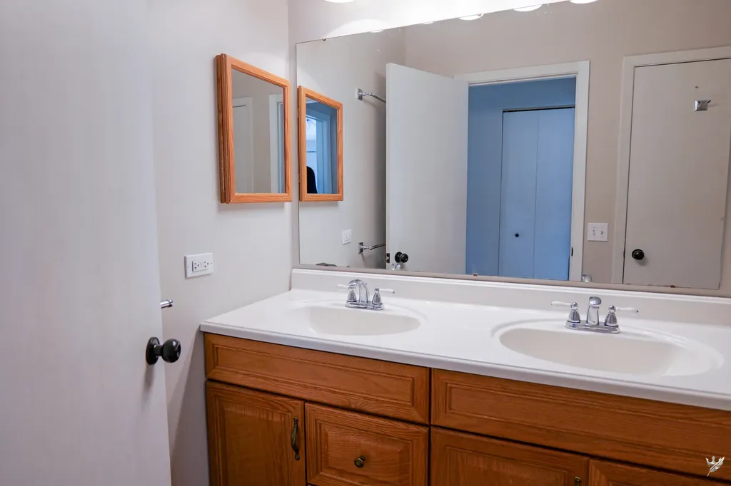 1417 Queensgreen Circle Naperville IL 60563
