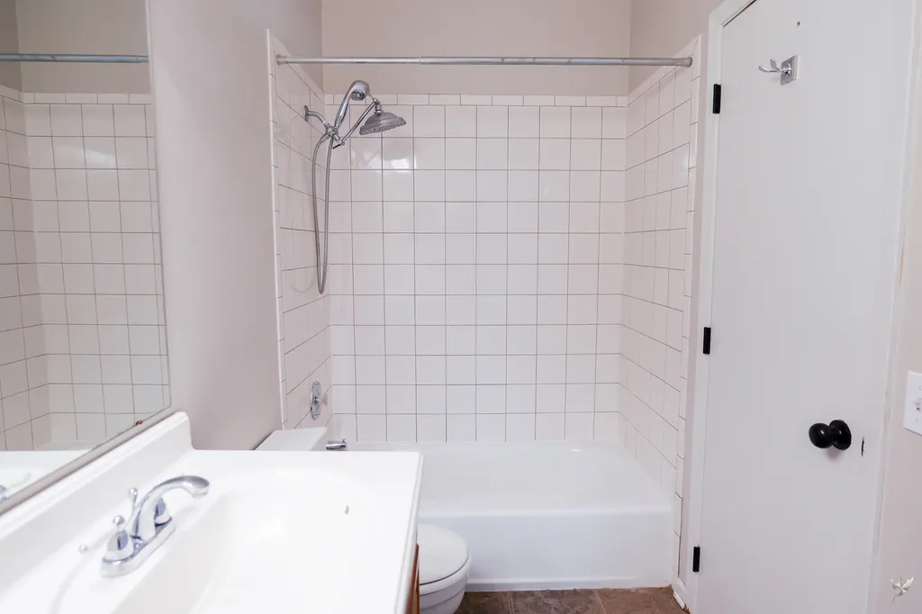 1417 Queensgreen Circle Naperville IL 60563