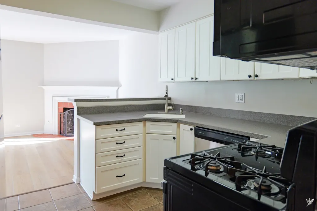 1417 Queensgreen Circle Naperville IL 60563