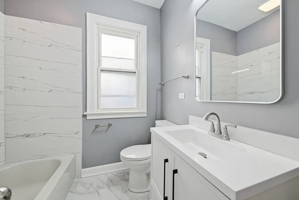 8024 South Vernon Avenue Chicago IL 60619
