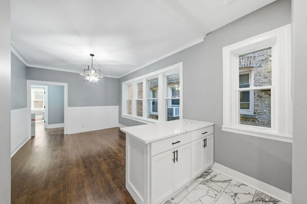 8024 South Vernon Avenue Chicago IL 60619
