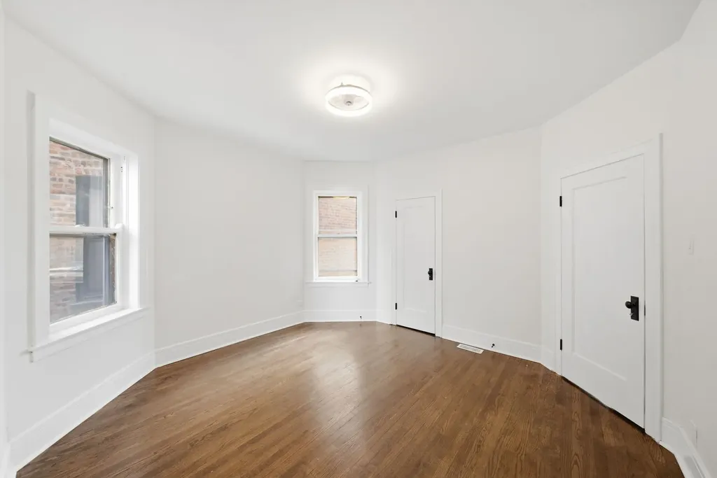 8024 South Vernon Avenue Chicago IL 60619