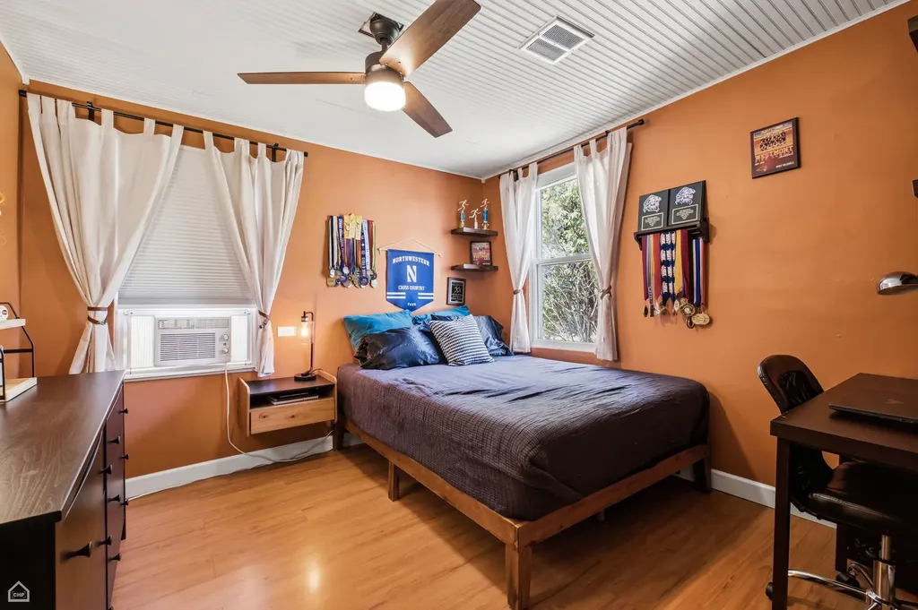 32 South Grant Street Westmont IL 60559