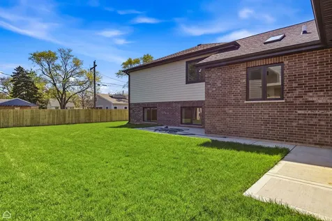 8041 South 85th Court Justice IL 60458