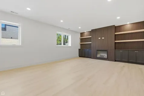 8041 South 85th Court Justice IL 60458