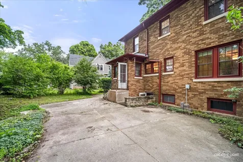 32 School Street Geneva IL 60134