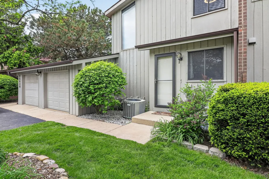 2S638 Enrico Fermi Court Warrenville IL 60555