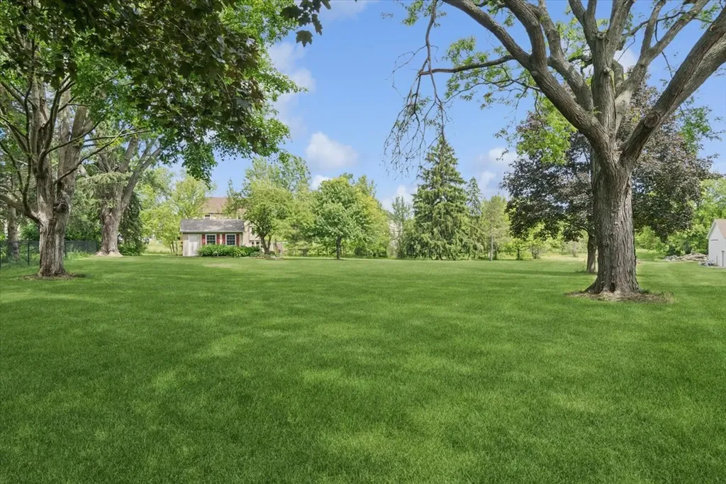 39W550 Deerpath Road Aurora IL 60506