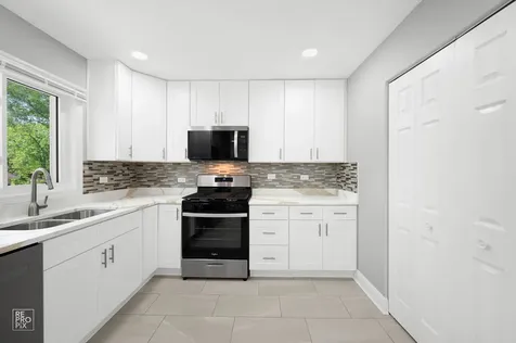 225 Bode Road Hoffman Estates IL 60169