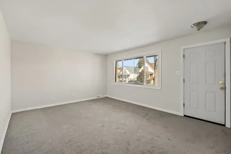 10214 South La Salle Street Chicago IL 60628
