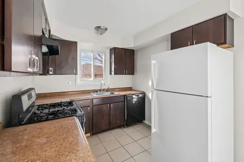 10214 South La Salle Street Chicago IL 60628