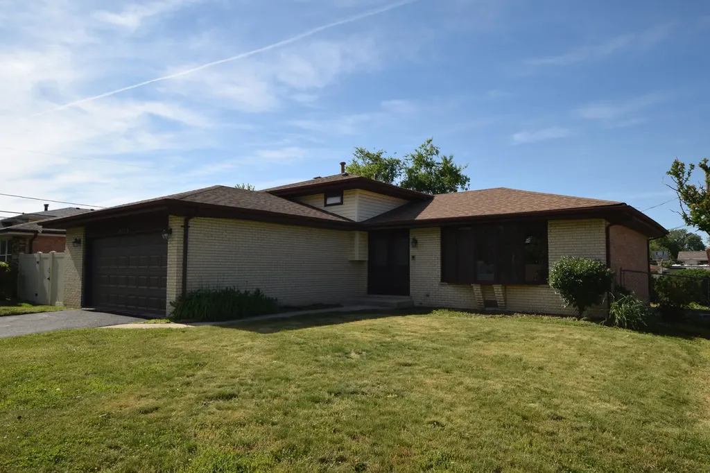 5110 137TH Street Crestwood IL 60418